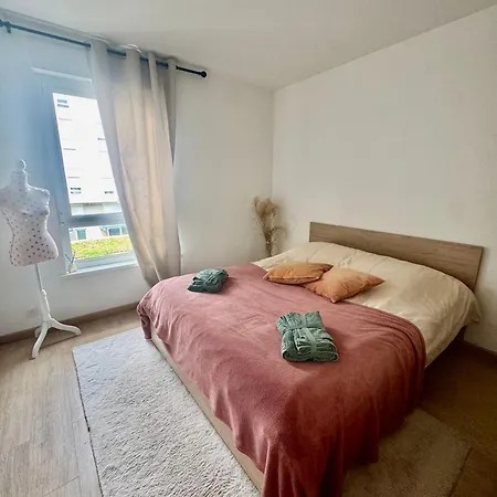 Elegant F2 Avec Grande Terrasse Et Garage Prive *