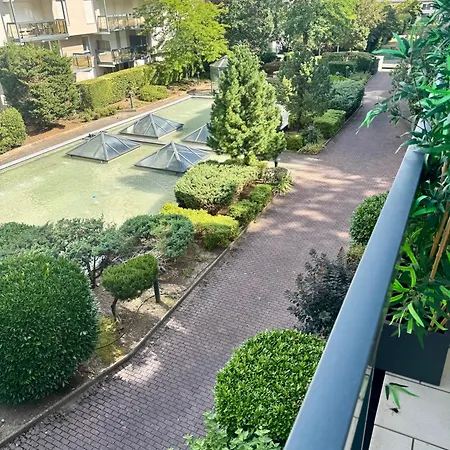 Elegant F2 Avec Grande Terrasse Et Garage Prive Daire